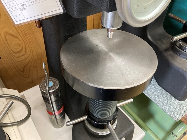 戸越 ロックウエル硬度計