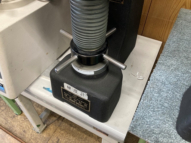 戸越 ロックウエル硬度計