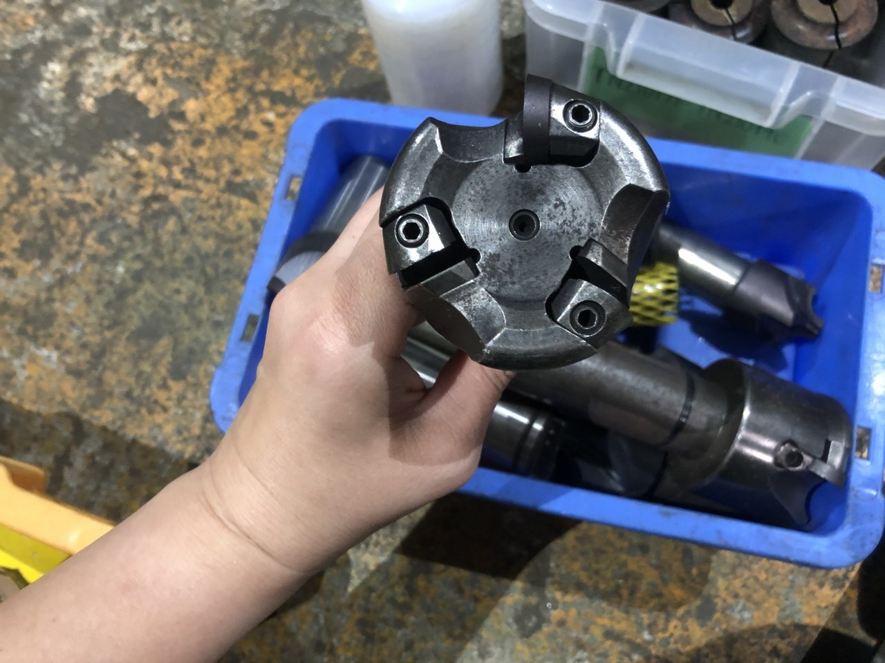 メーカー混在 切削工具1山 様々なメーカーやサイズがあります。