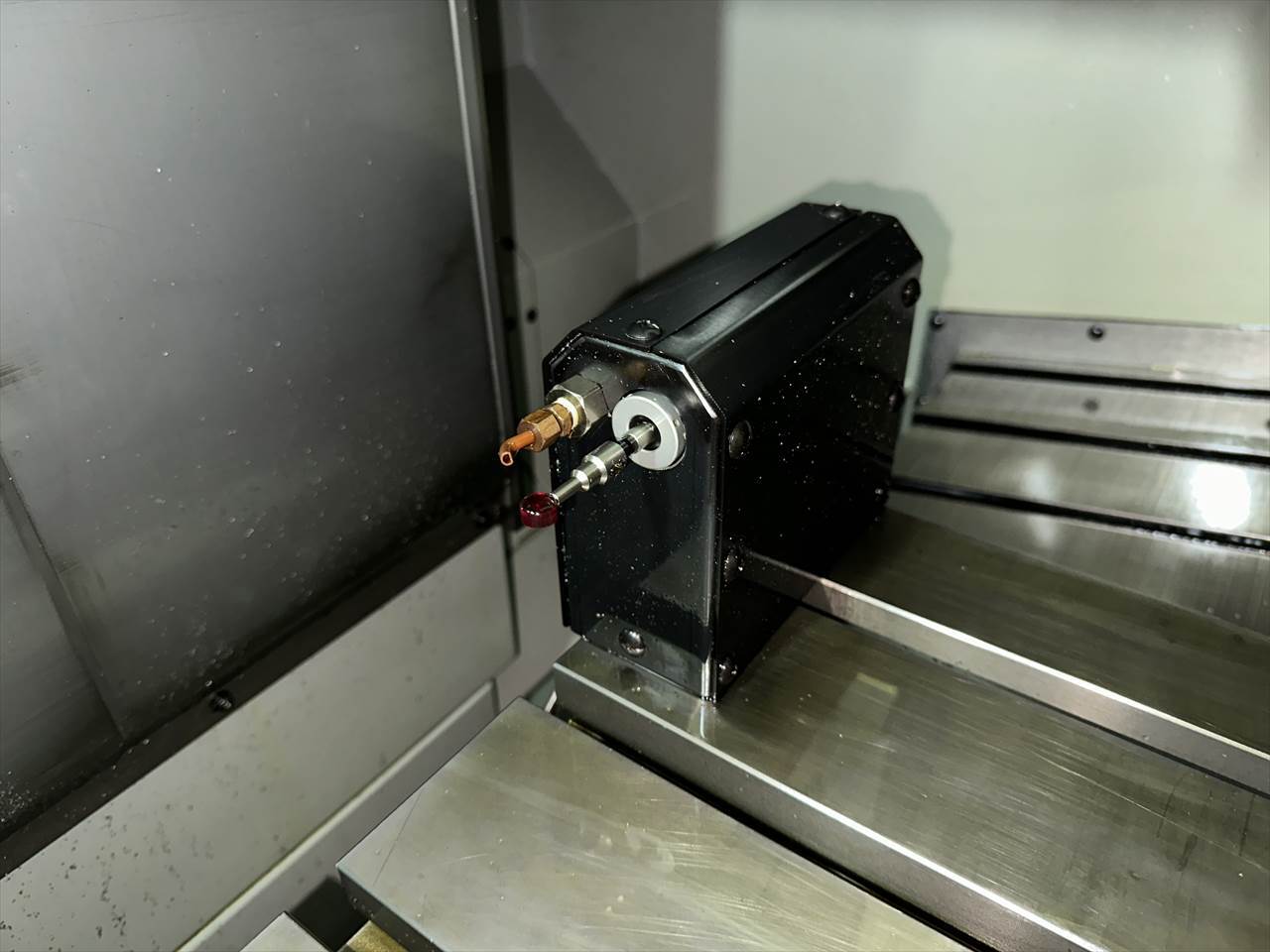 牧野フライス製作所 立型マシニングセンター(2面拘束型) V33i