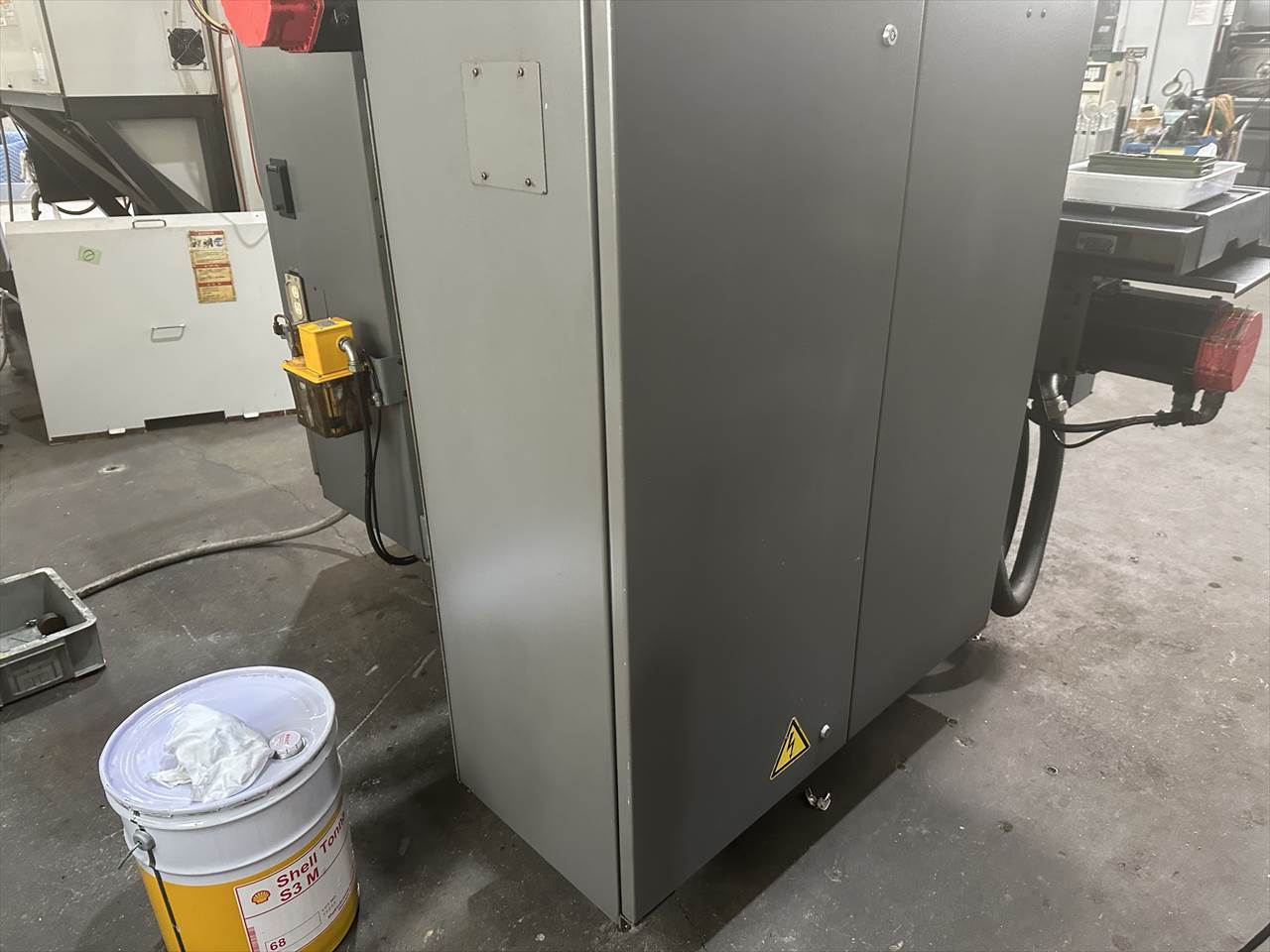 牧野フライス製作所 NC立フライス盤（ラム型） AVNC-74