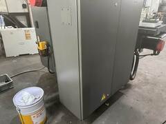 牧野フライス製作所 NC立フライス盤（ラム型） AVNC-74