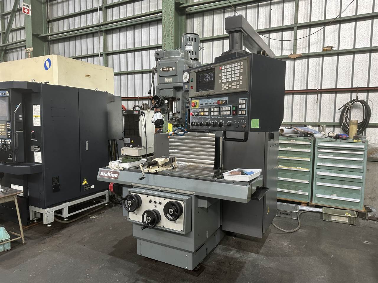 牧野フライス製作所 NC立フライス盤（ラム型） AVNC-74