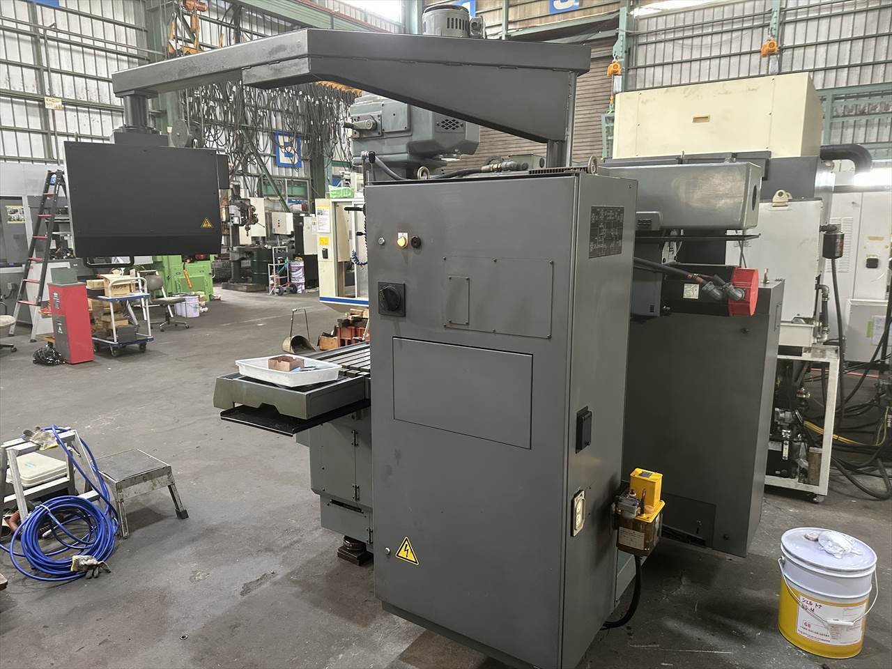 牧野フライス製作所 NC立フライス盤（ラム型） AVNC-74