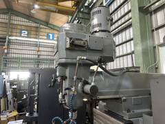 牧野フライス製作所 NC立フライス盤（ラム型） AVNC-74