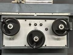 牧野フライス製作所 NC立フライス盤（ラム型） AVNC-74