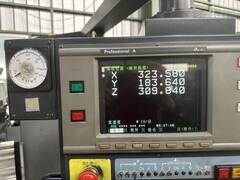 牧野フライス製作所 NC立フライス盤（ラム型） AVNC-74