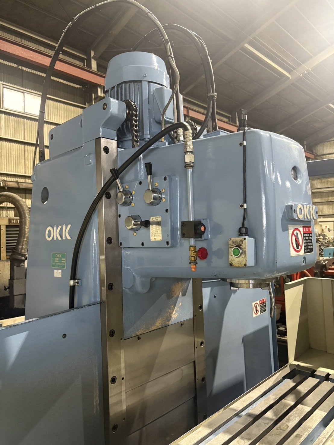 OKK NCフライス盤 RRM-3V