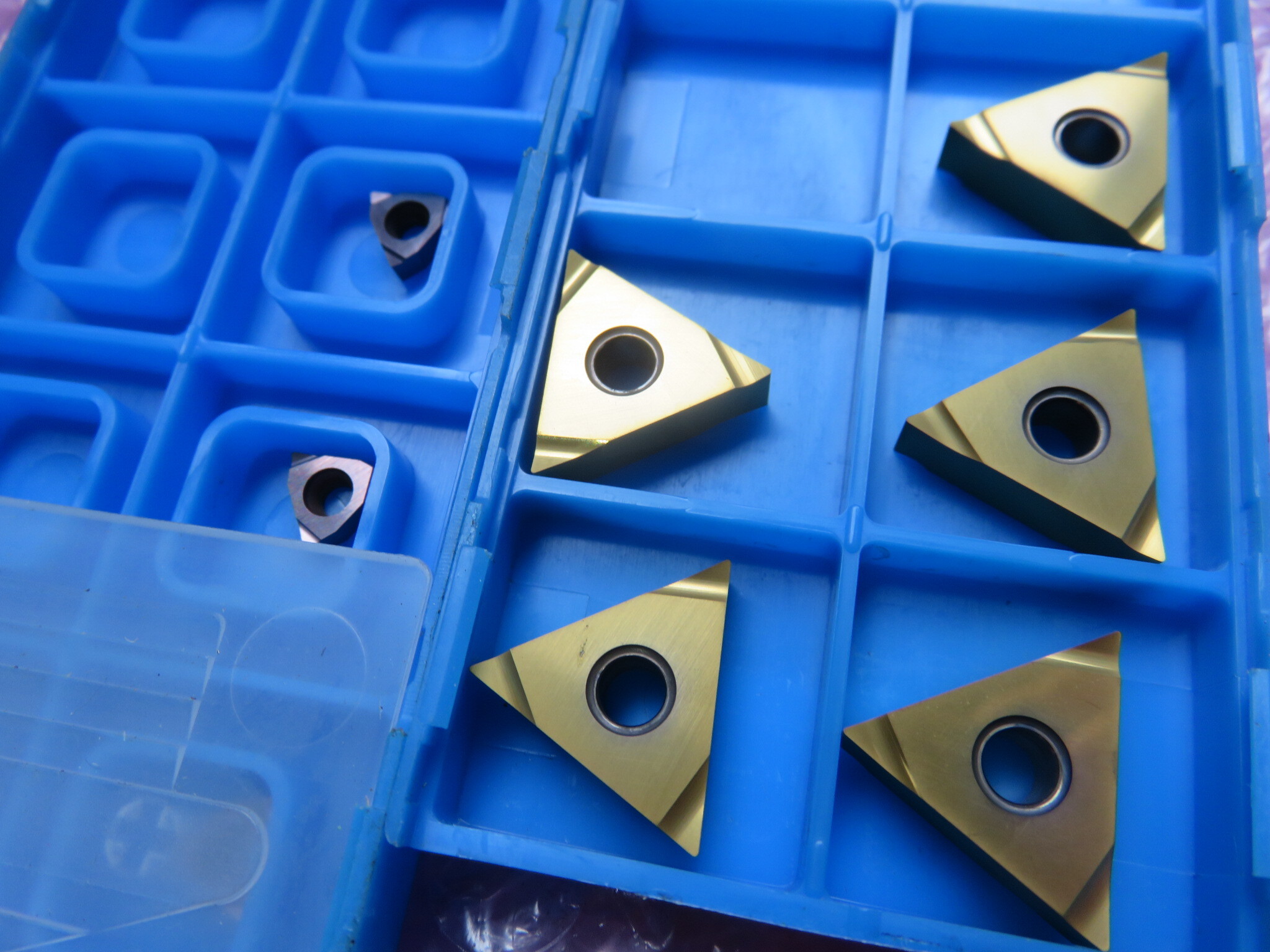 京セラ チップ 4個 様々な型式があります。　