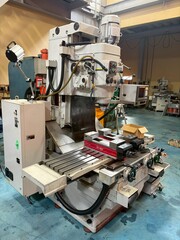 山崎技研 NCフライス盤 YZ-8CR