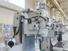 山崎技研 NC立フライス盤 YZ8WR