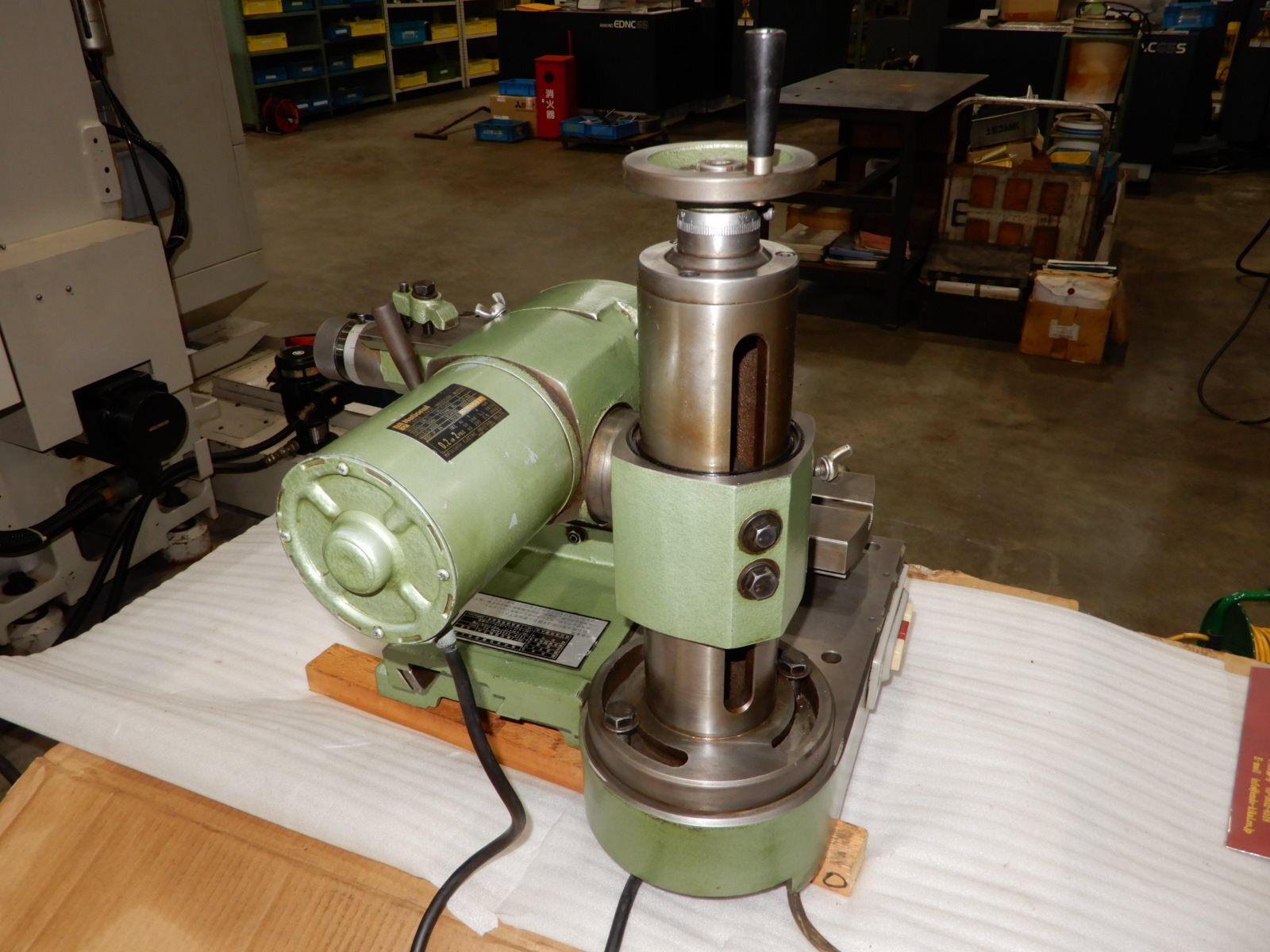 飯田鐵工所 工具研削盤 GT-200FC