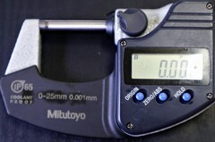 MITUTOYO｜ミツトヨ デジタルマイクロメーター 0-25mm　0.001mm