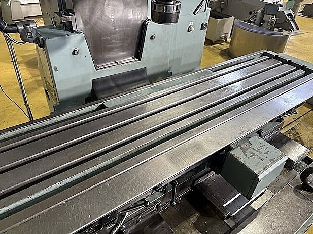 新潟鉄工 万能フライス 2UMD