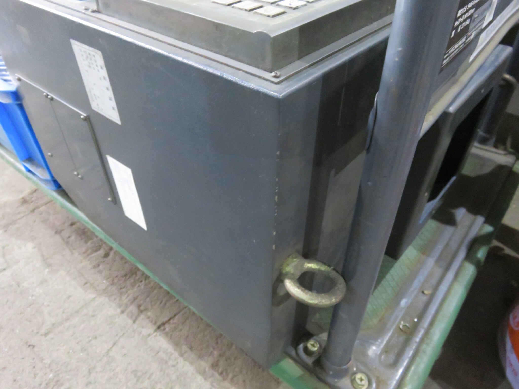 不明 操作パネル FNC106-A20から外しました。