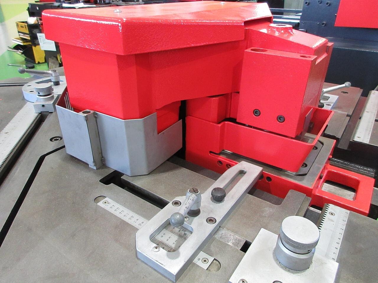 アマダ コーナーシャー CSW-250