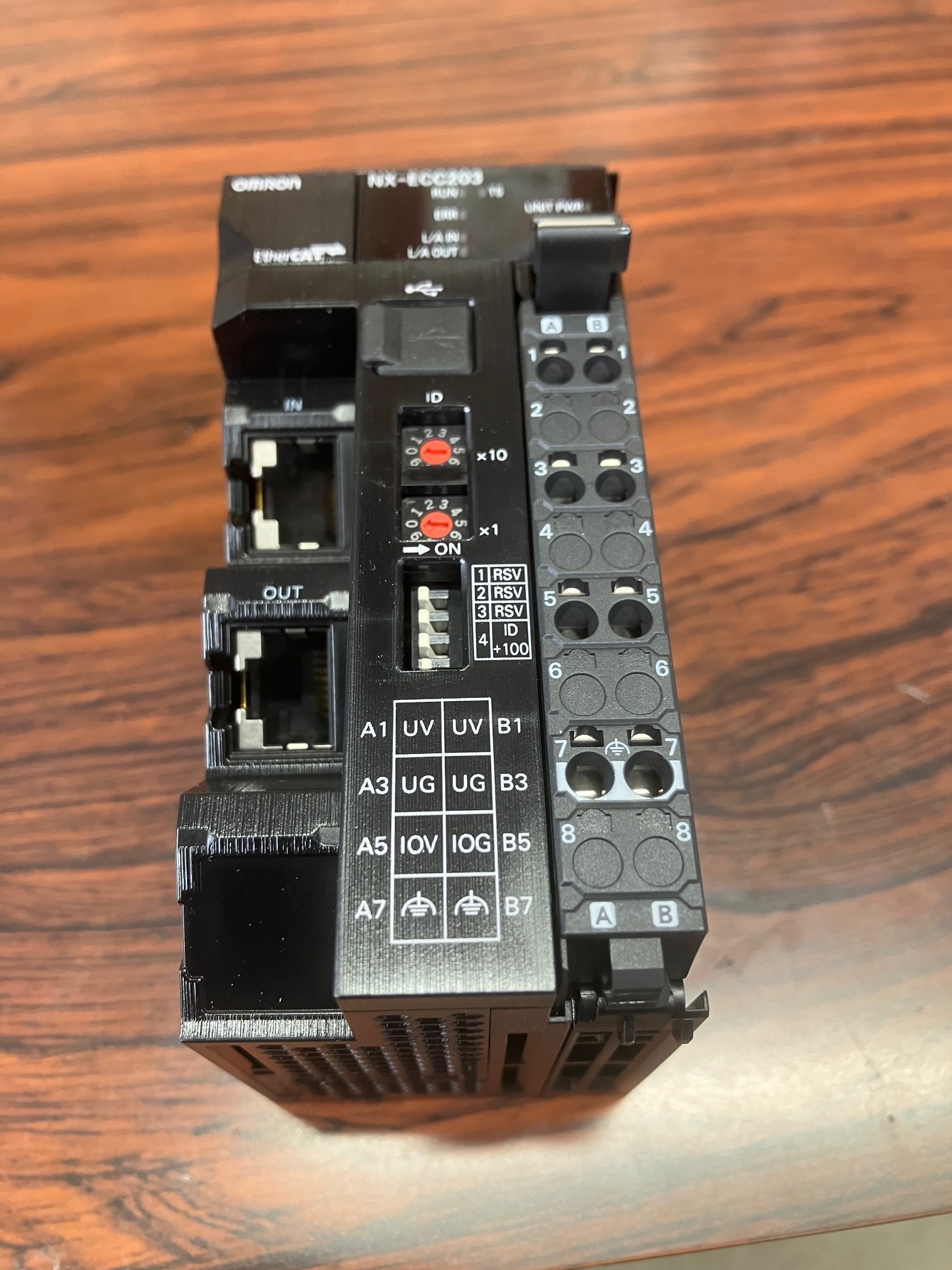 オムロン 通信カプラユニット（親合器） NX-ECC203