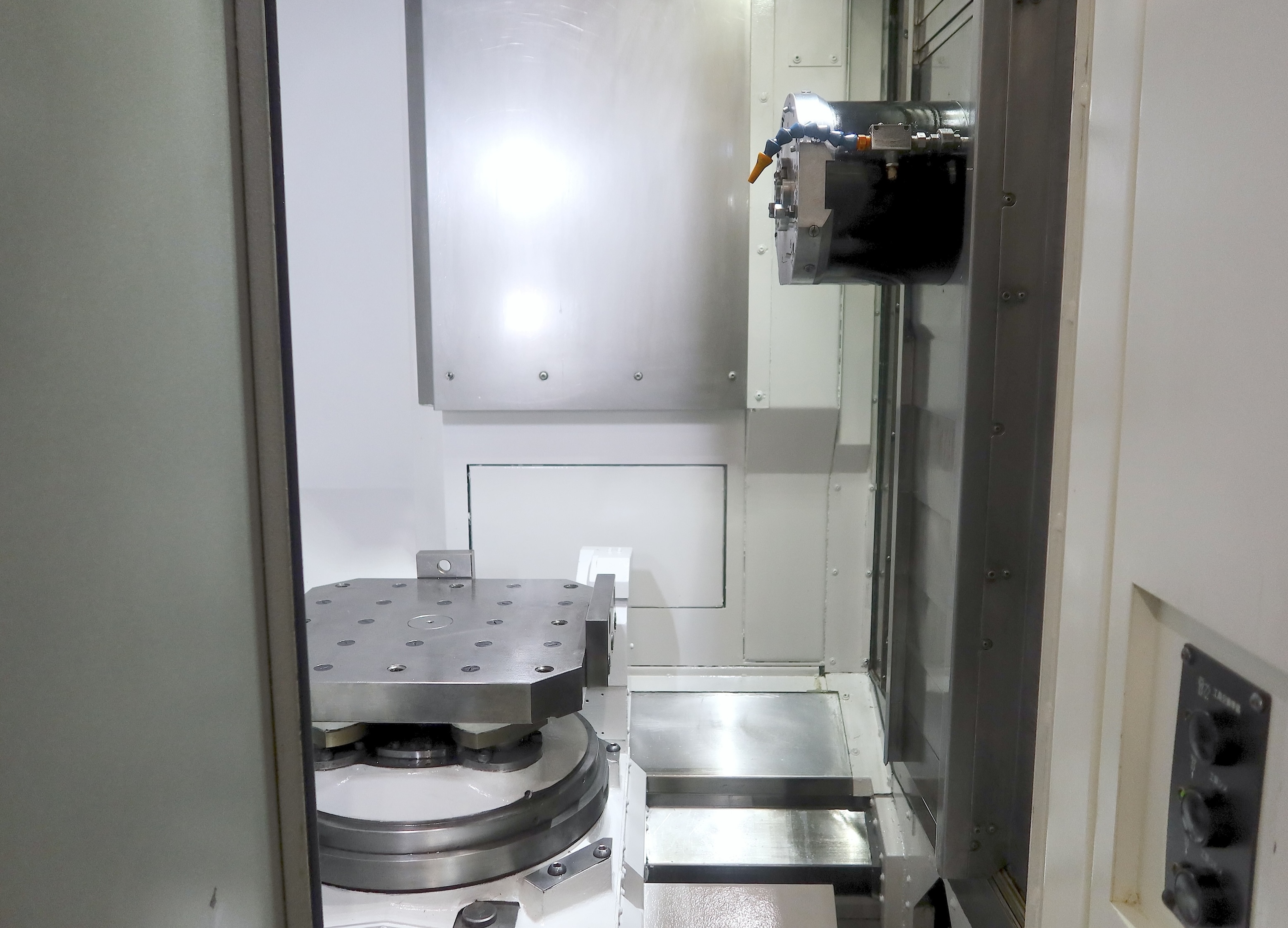 オークマ 横型マシニングセンター MB-4000H
