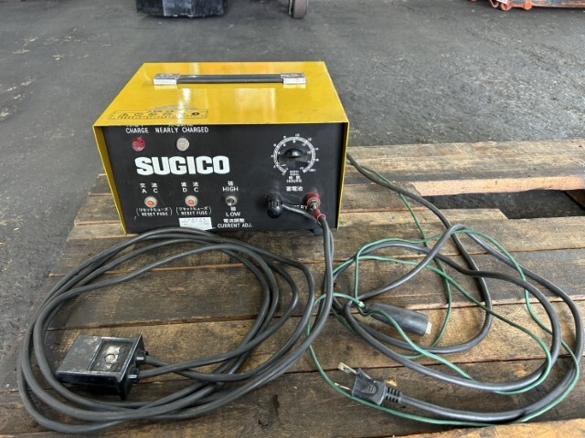 コマツ 1.0tスタッカーフォークリフト SW10-23-3