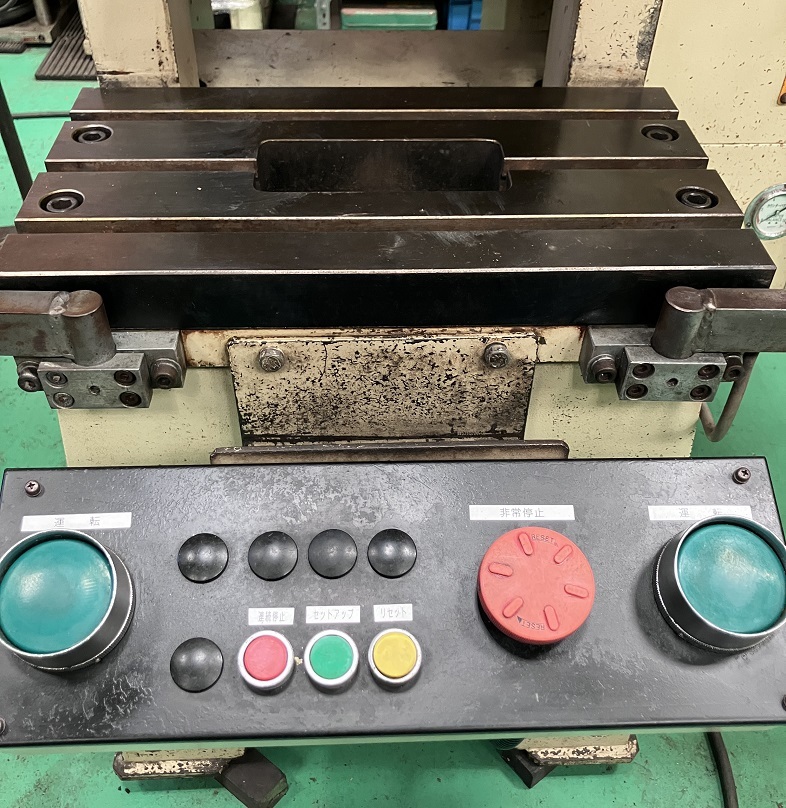 アマダ 25Tパワープレス TP-25