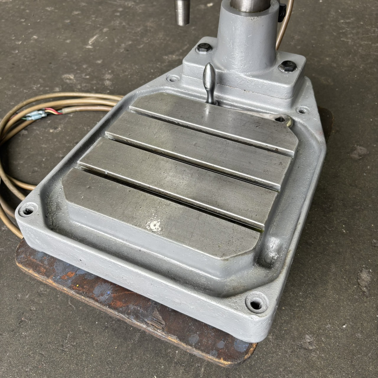 ブラザー工業 タッピングマシン BT1-203