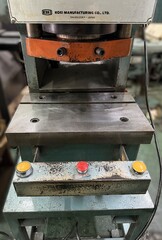 光栄製作所 25T油圧プレス KPH-25M