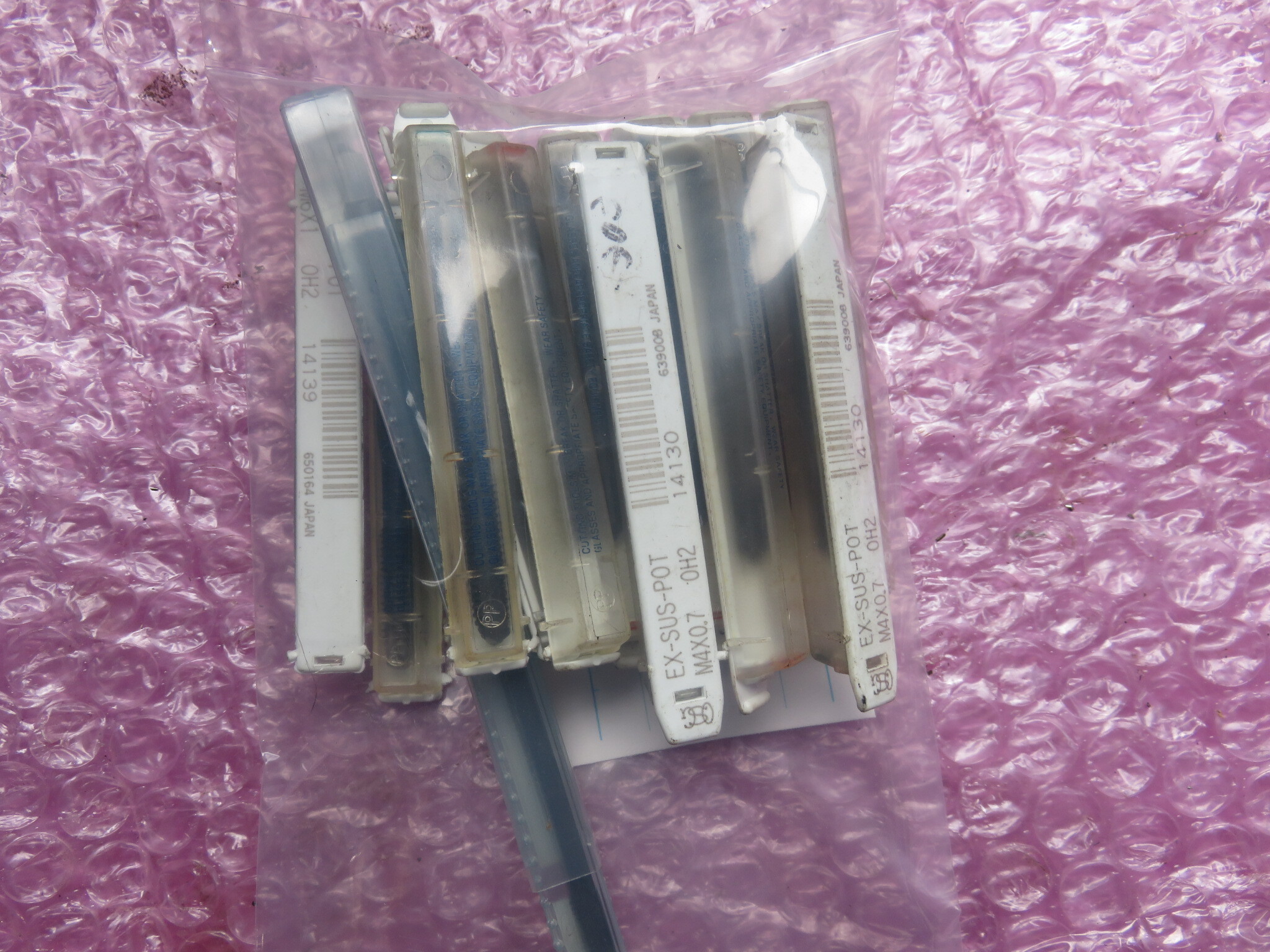 様々なメーカーやサイズがあります。 切削工具1山 様々なメーカーやサイズがあります。
