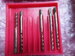 様々なメーカーやサイズがあります。 切削工具1山 様々なメーカーやサイズがあります。