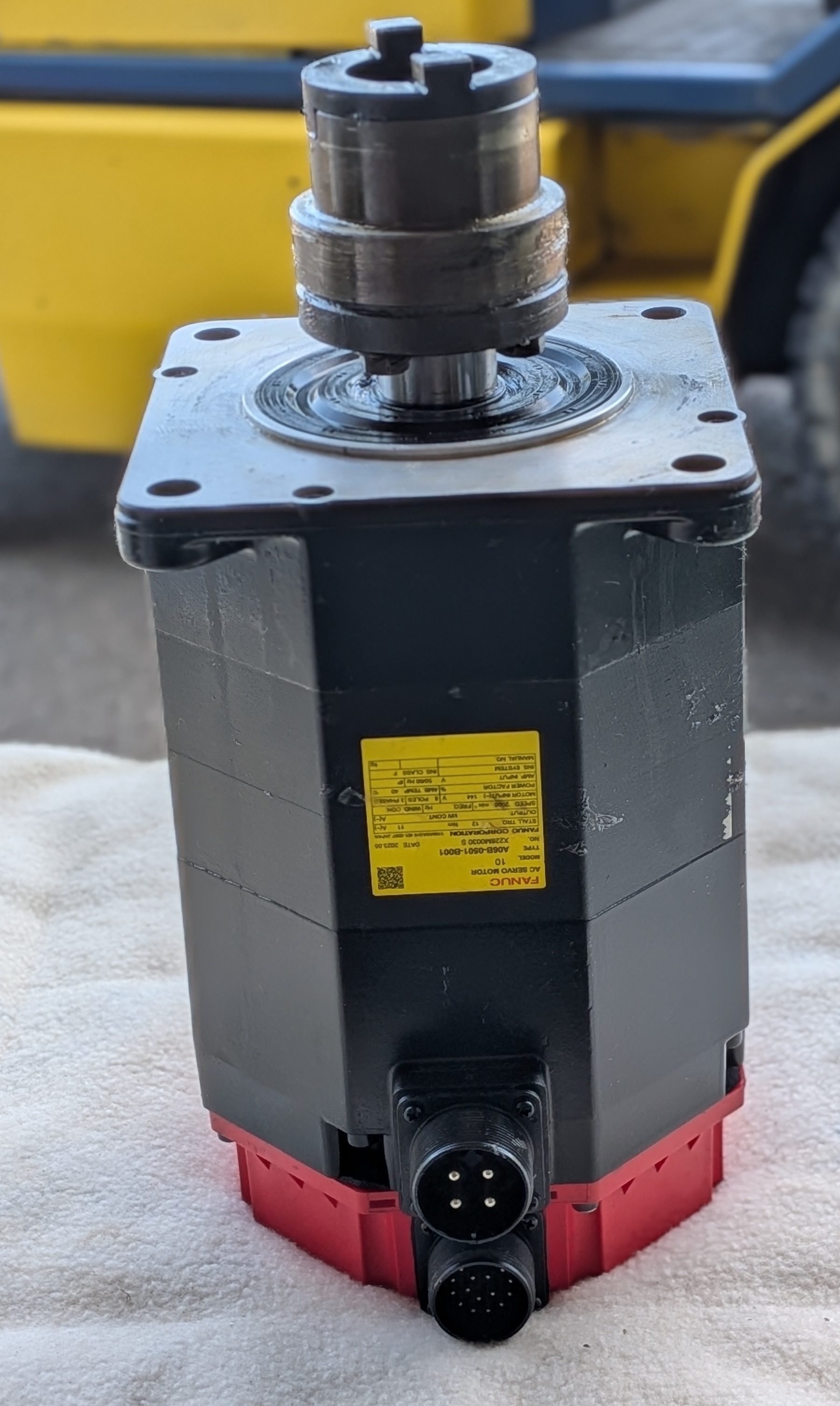 FANUC ACサーボモーター A06B-0501-B001