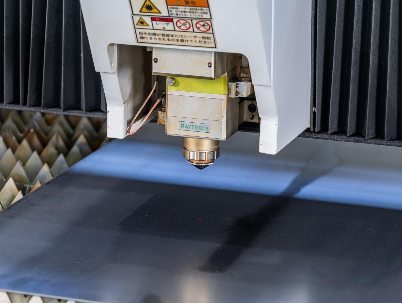 SENFENG LASER ファイバーレーザー加工機 SF1313G