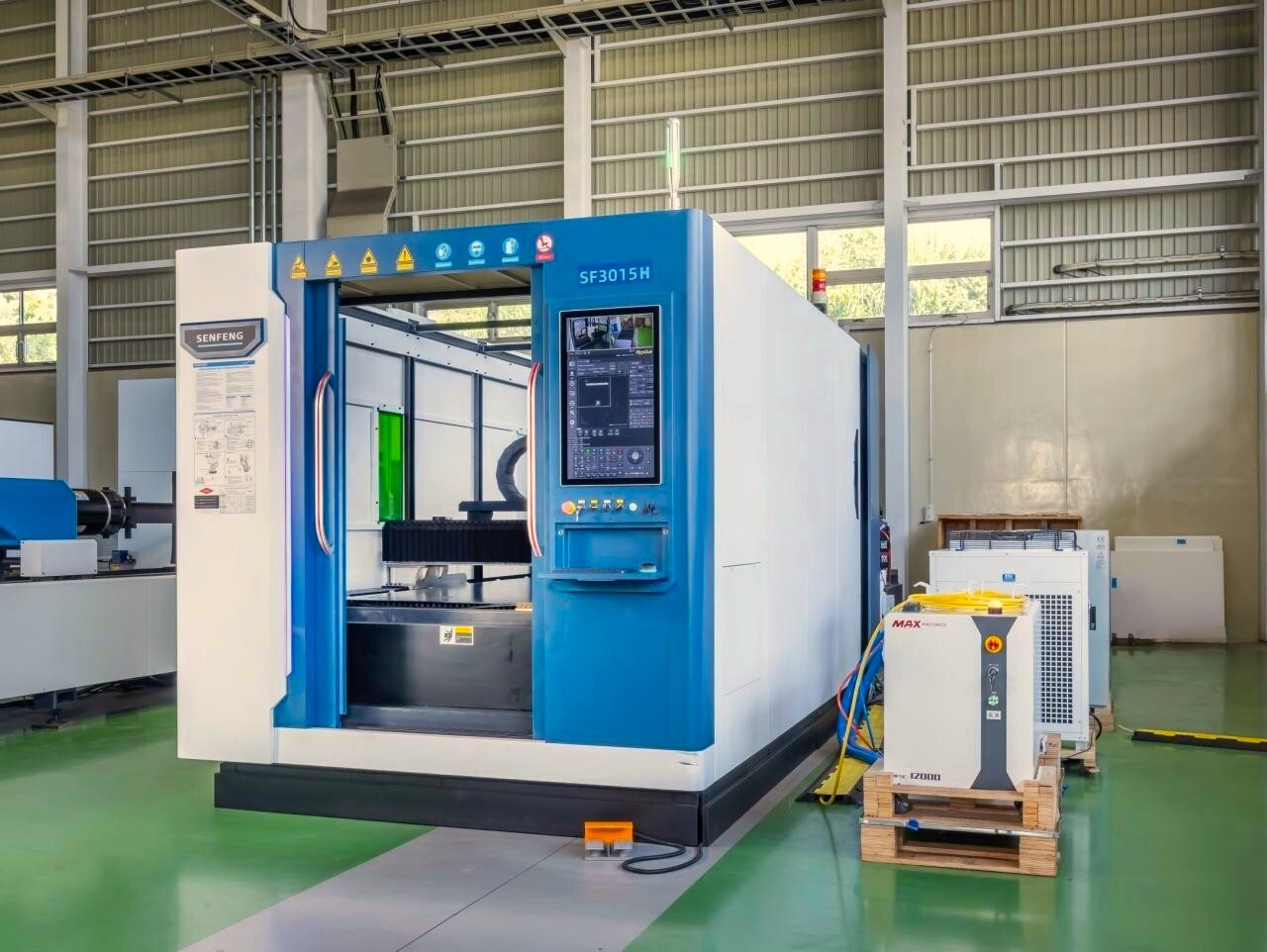 SENFENG LASER ファイバーレーザー加工機 SF3015H4