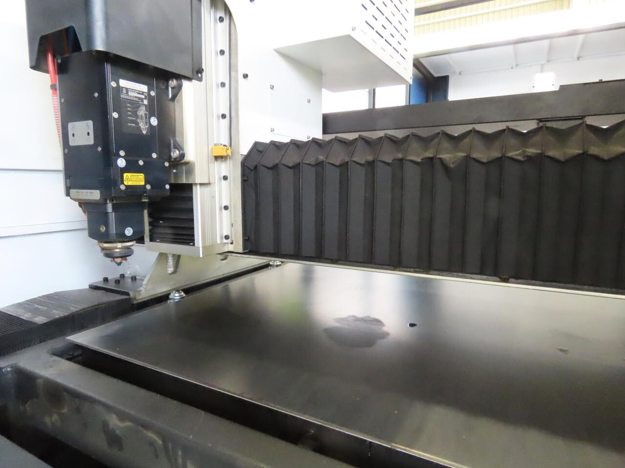 SENFENG LASER ファイバーレーザー加工機 SF3015H4