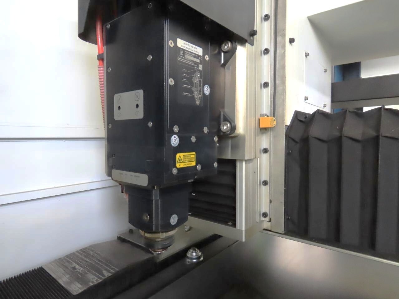 SENFENG LASER ファイバーレーザー加工機 SF3015H4