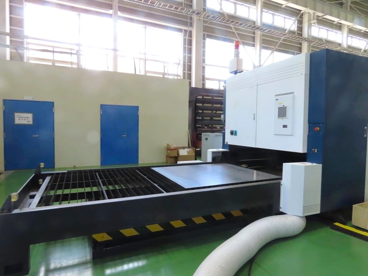 SENFENG LASER ファイバーレーザー加工機 SF3015H4