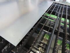 SENFENG LASER ファイバーレーザー加工機 SF3015H4