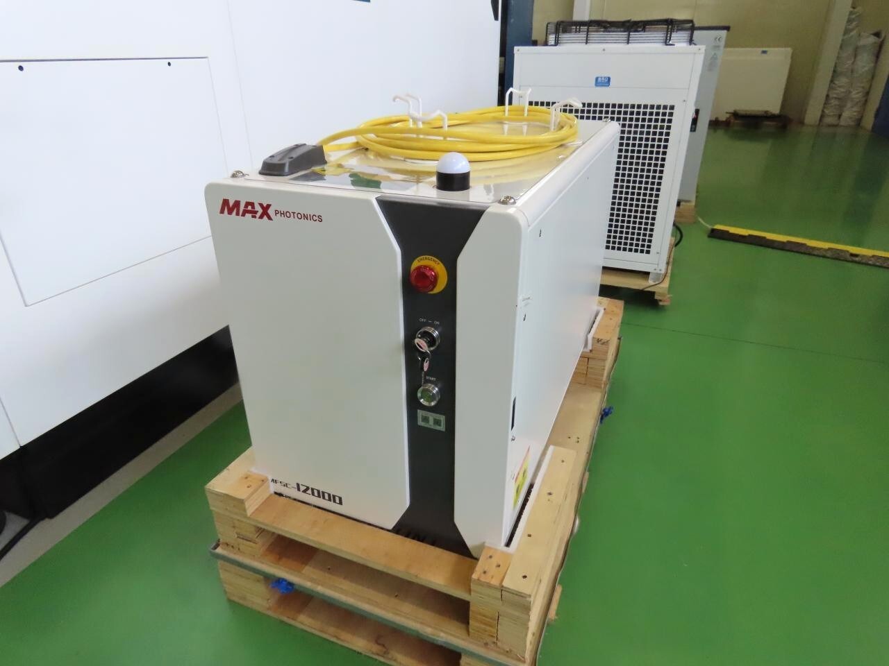 SENFENG LASER ファイバーレーザー加工機 SF3015H4