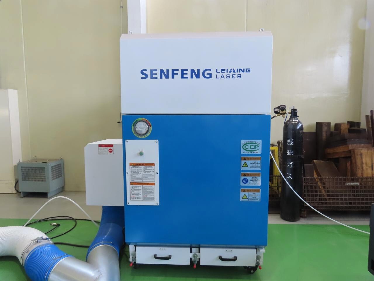SENFENG LASER ファイバーレーザー加工機 SF3015H4