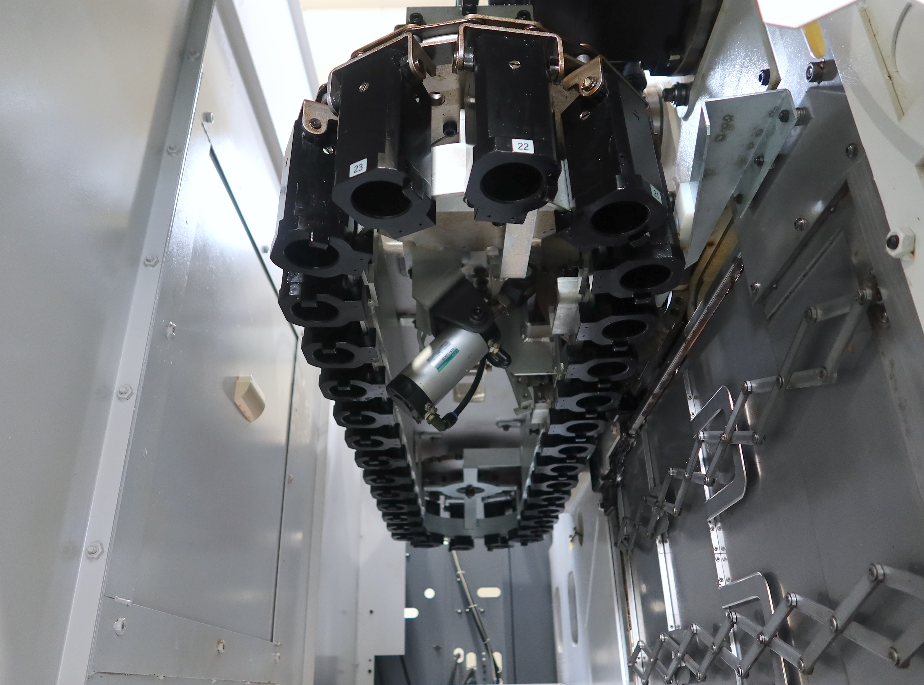 オークマ 立型マシニングセンター MB-56VA