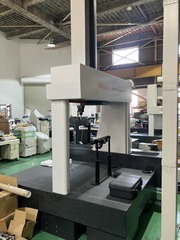 ミツトヨ 三次元測定機 CRYSTA Apex V121210