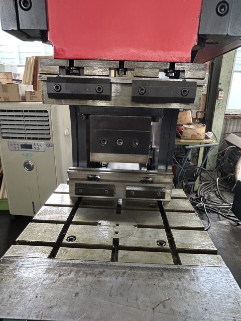 アマダ 万能油圧ベンダー SPH-30C