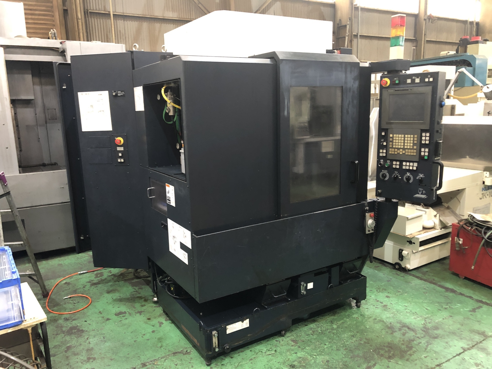 マキノ/牧野フライス製作所 立形マシニングセンター V22
