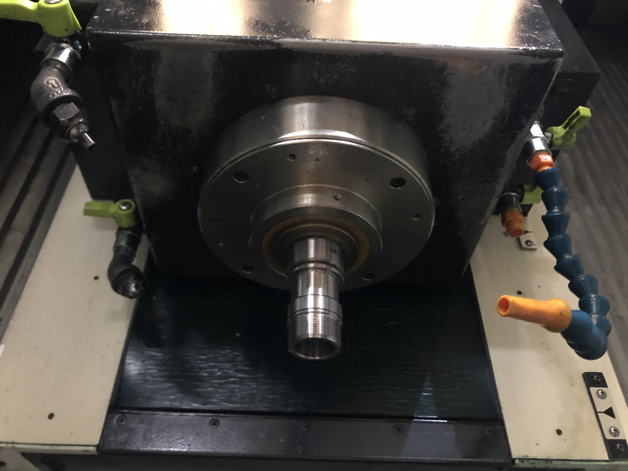 マキノ/牧野フライス製作所 立形マシニングセンター V22