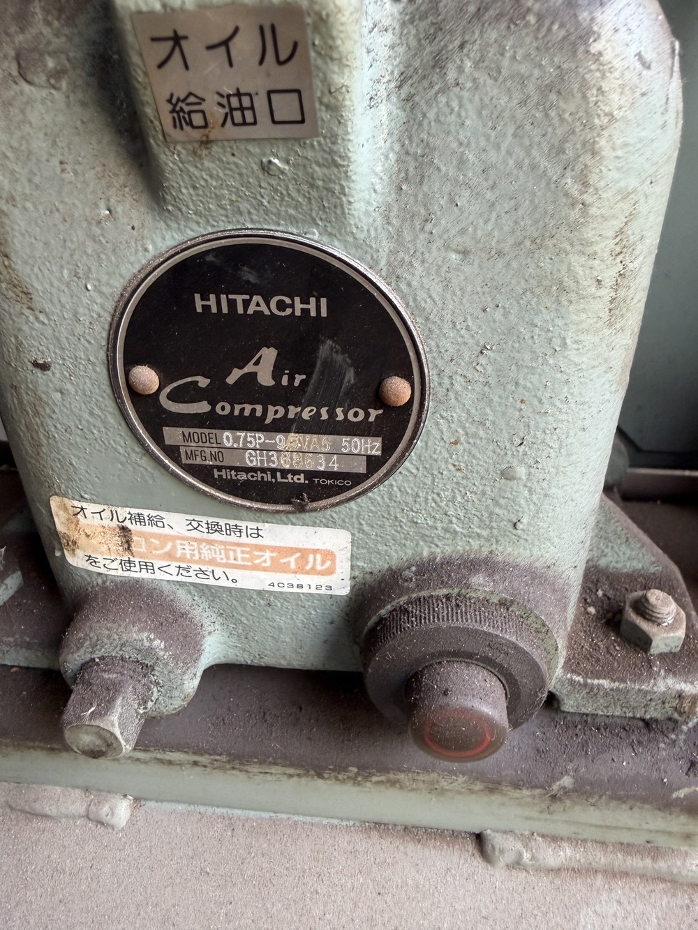 日立 0.75KWコンプレッサー 0.75P-9.5VA5
