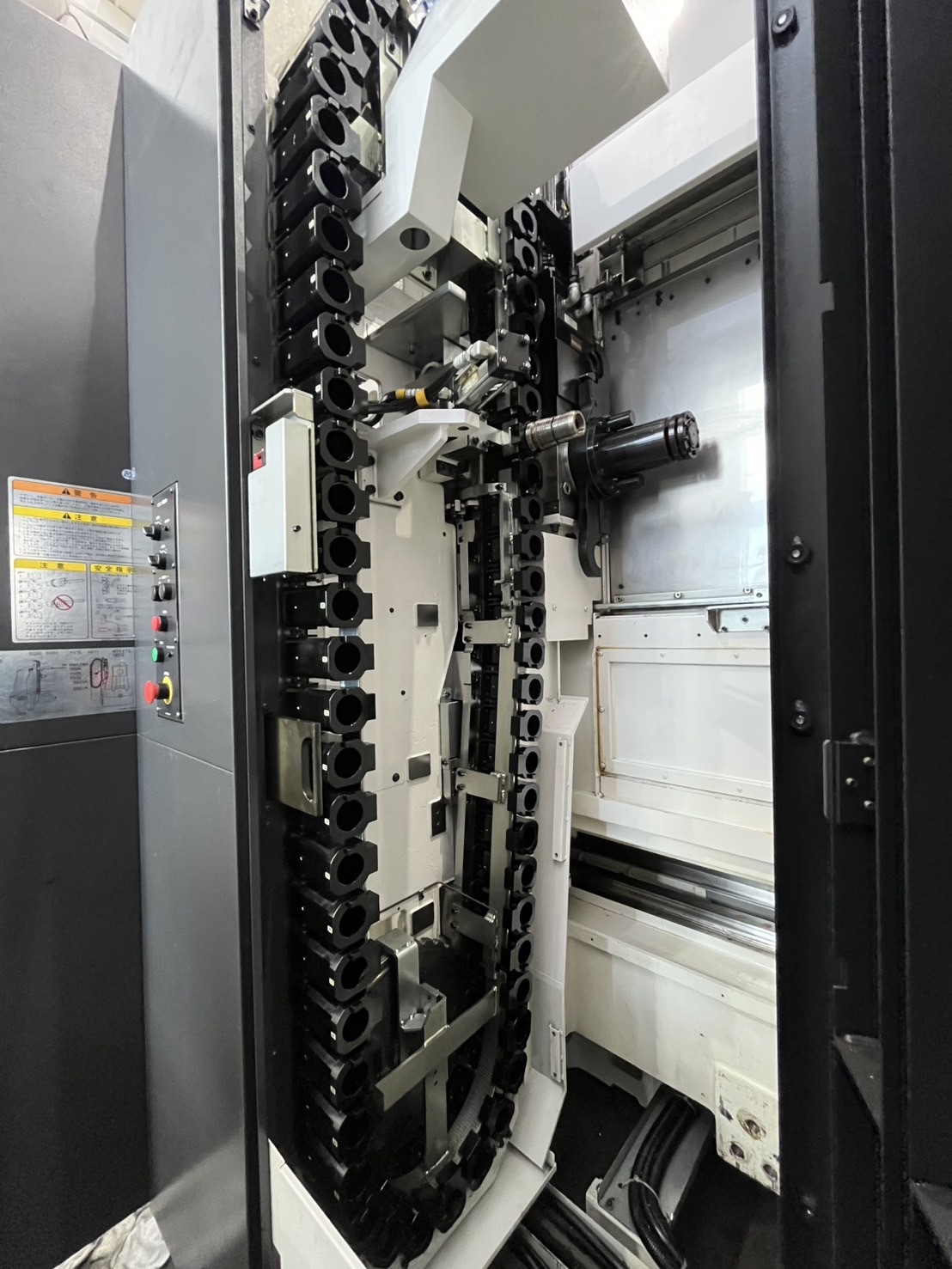 オークマ #40横型マシニングセンタ MB-4000H