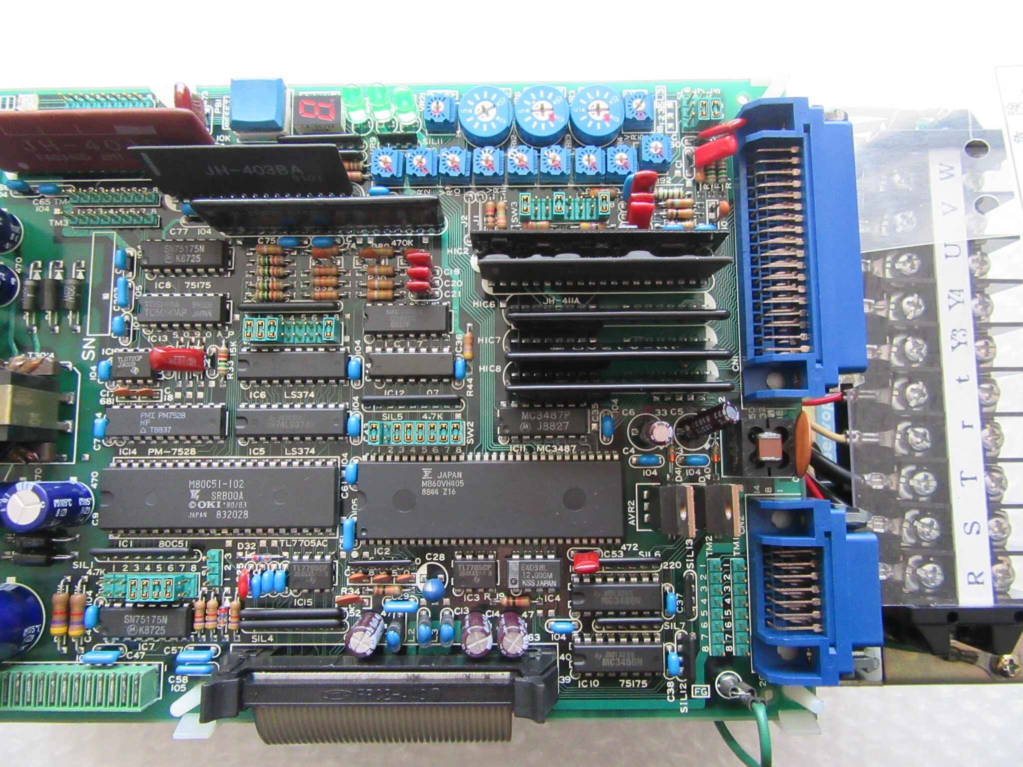 安川電機 YASKAWA ELECTRIC サーボパック SERVOPACK CACR-SR 05SB1AF【検品済み】