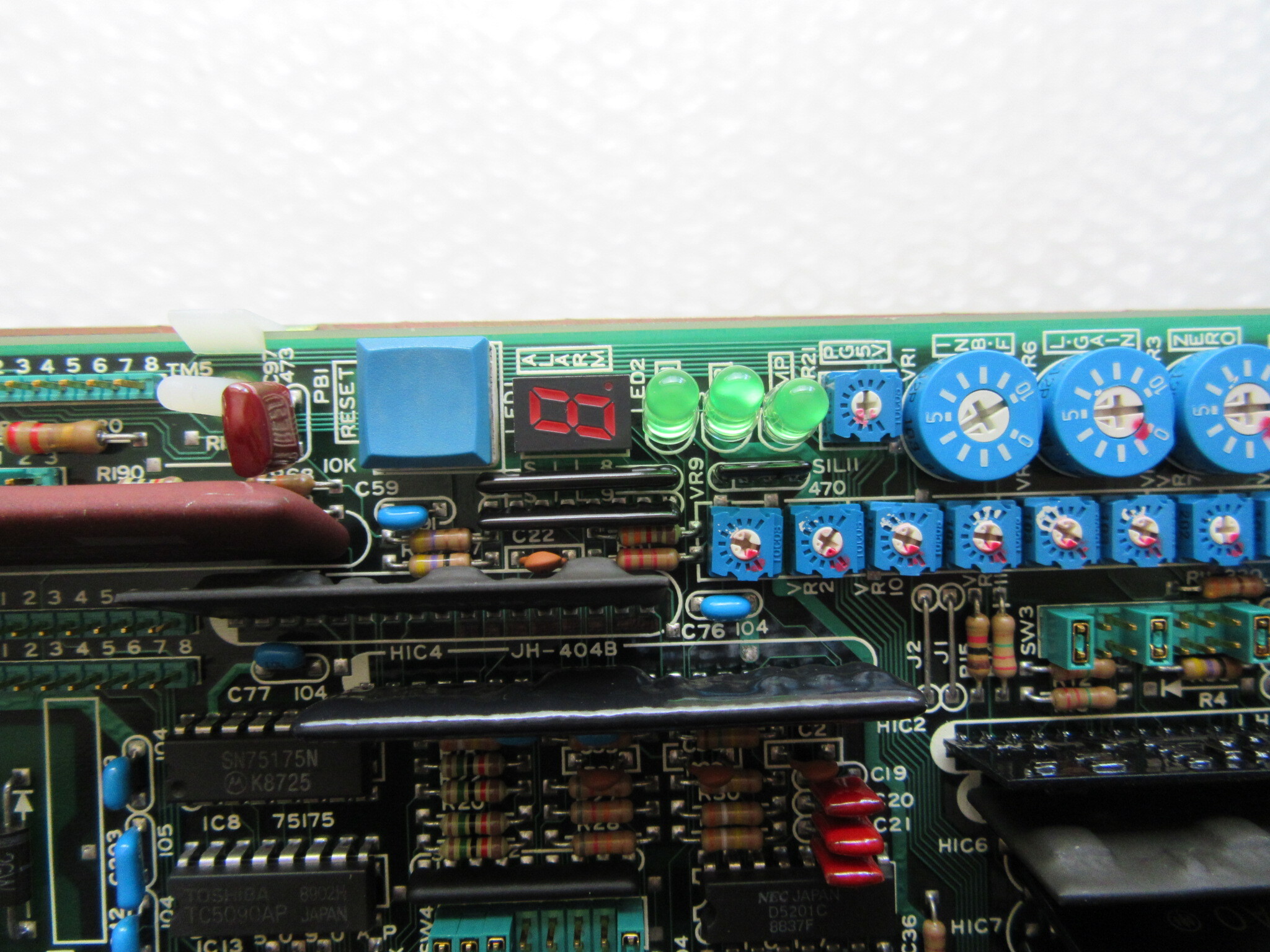 安川電機 YASKAWA ELECTRIC サーボパック SERVOPACK CACR-SR 05SB1AF【検品済み】