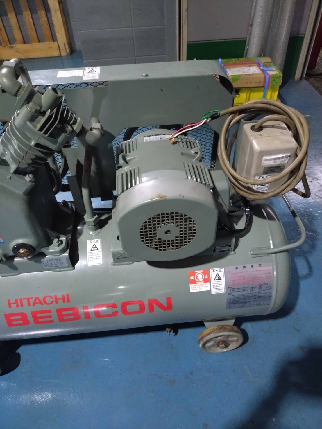 日立産機システム 3.7KWコンプレッサー 3.7P-9.5VD6