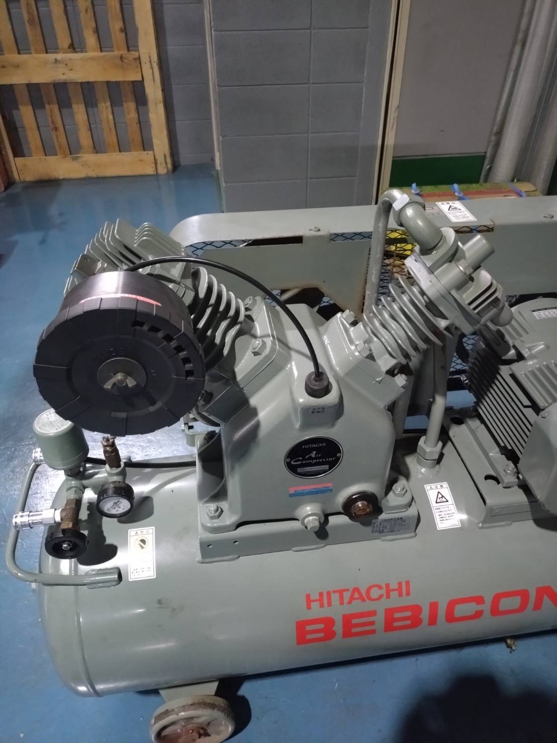 日立産機システム 3.7KWコンプレッサー 3.7P-9.5VD6