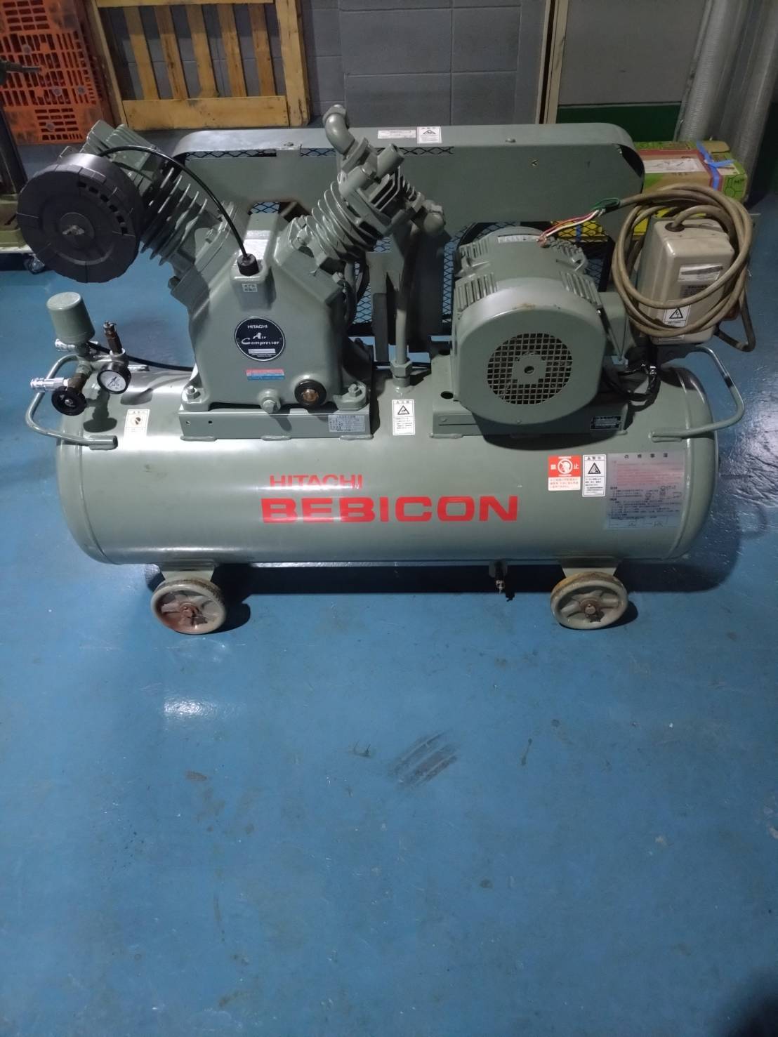 日立産機システム 3.7KWコンプレッサー 3.7P-9.5VD6