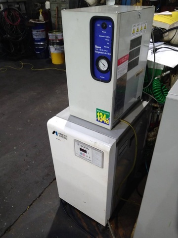 アネスト岩田 0.75kwコンプレッサー SLP-07ED